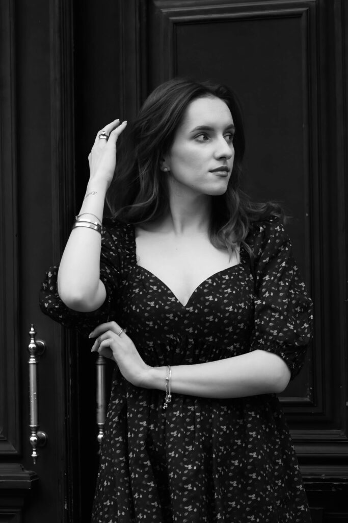 Anne Hathaway red carpet fashion